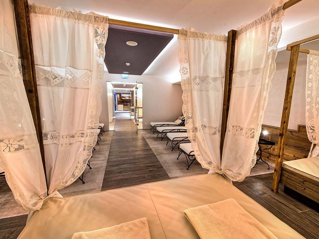 Hotel Universo Зерфаус Екстериор снимка